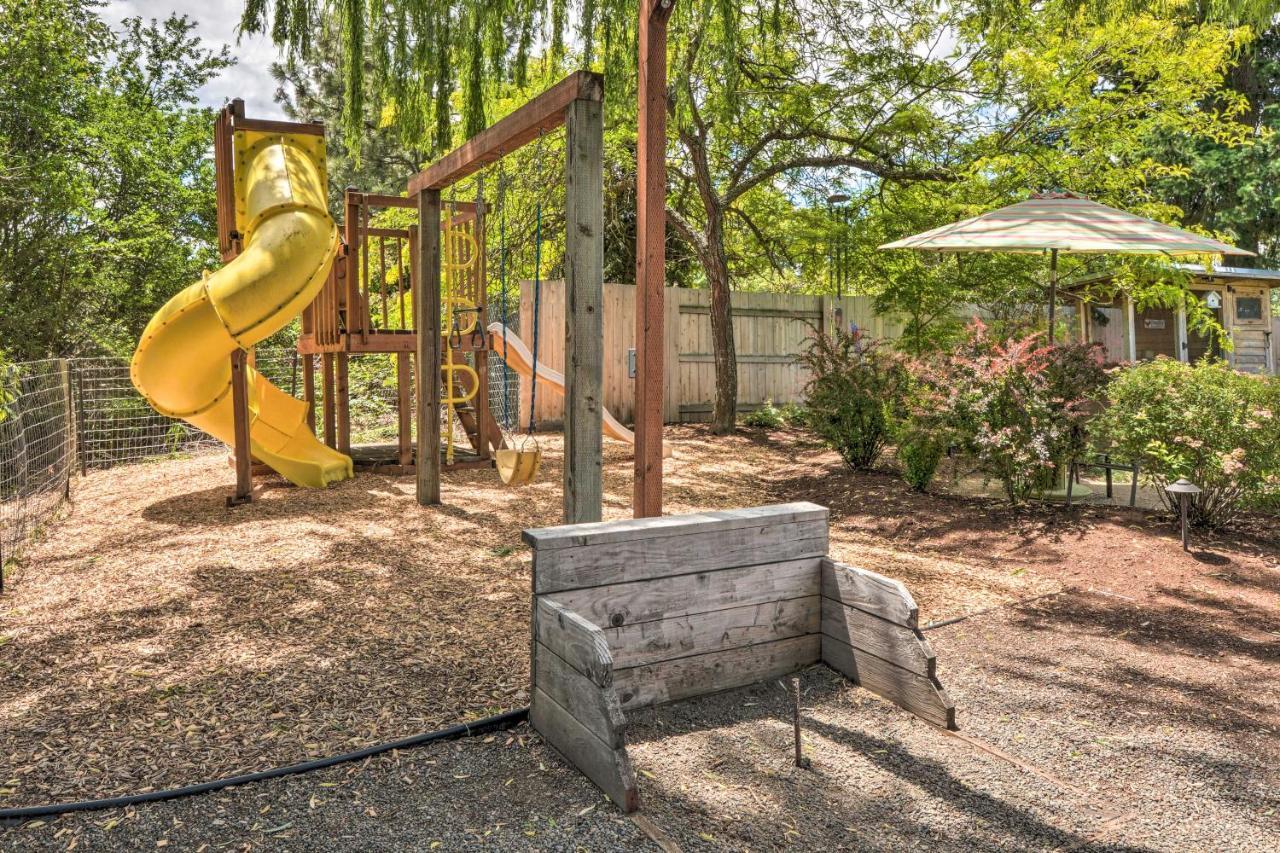 Central Medford Family Retreat With Large Yard! Eksteriør billede