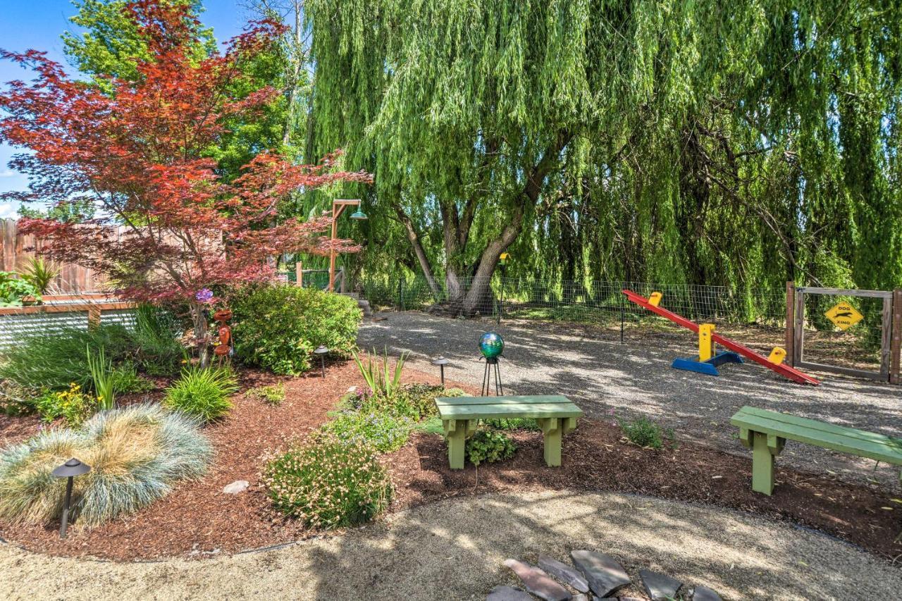 Central Medford Family Retreat With Large Yard! Eksteriør billede