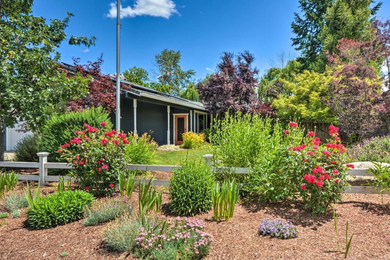 Central Medford Family Retreat With Large Yard! Eksteriør billede