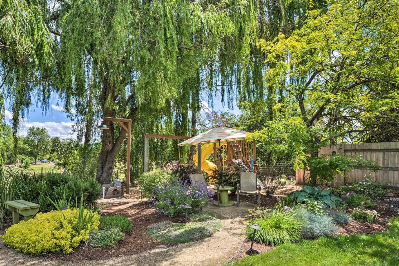 Central Medford Family Retreat With Large Yard! Eksteriør billede