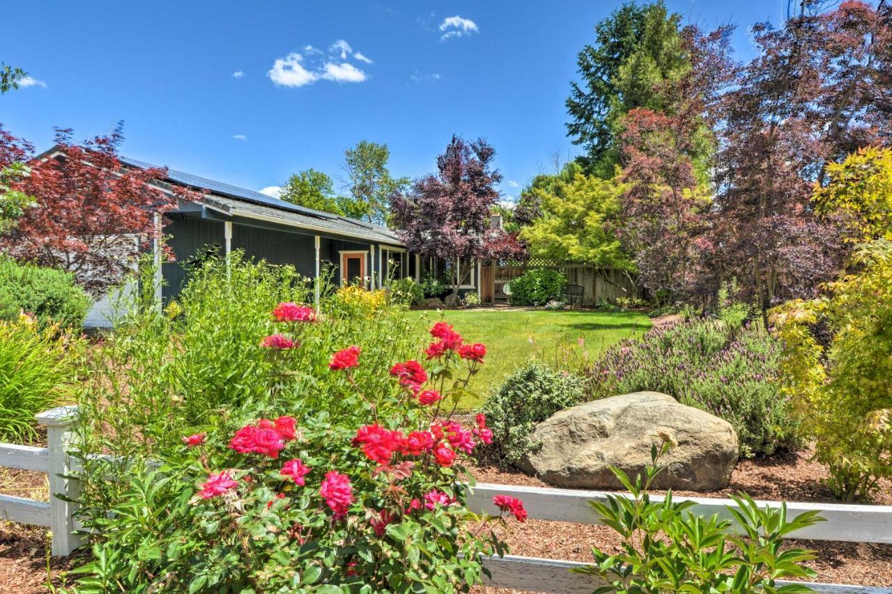 Central Medford Family Retreat With Large Yard! Eksteriør billede