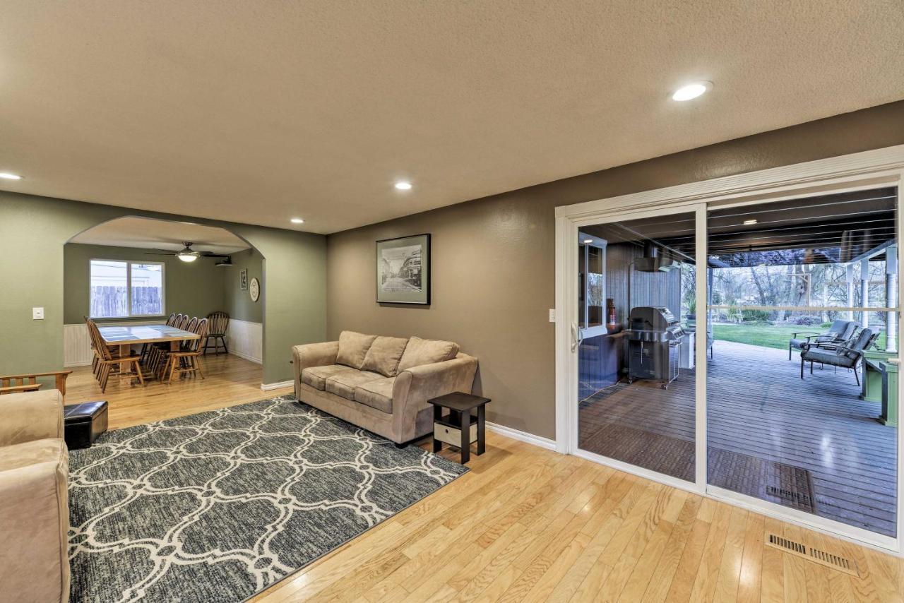 Central Medford Family Retreat With Large Yard! Eksteriør billede